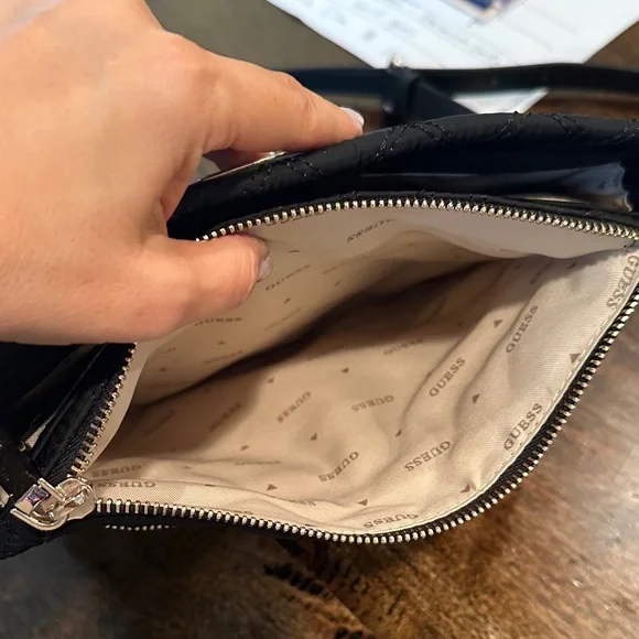 NEW & UNUSED Guess Quilted Black Shoulder Bag - Picture 7 of 9